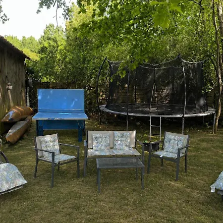 Standing De 55 M2 Avec Jardin Clos, En Bord De Riviere, Proche Disneyland, Avec Piscine Et Trampoline Chalé *